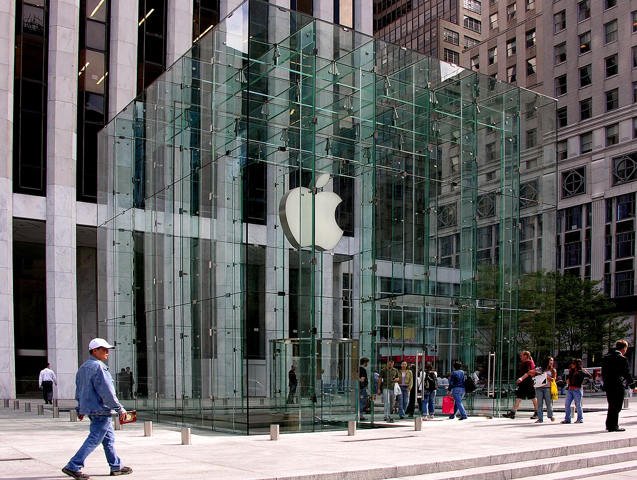 File:Apple store fifth avenue.jpg - Wikimedia Commons