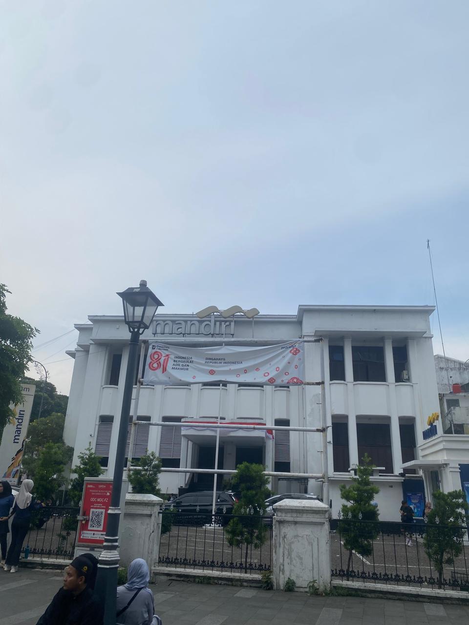Gedung Bank Mandiri Balai Kota Medan.jpg
