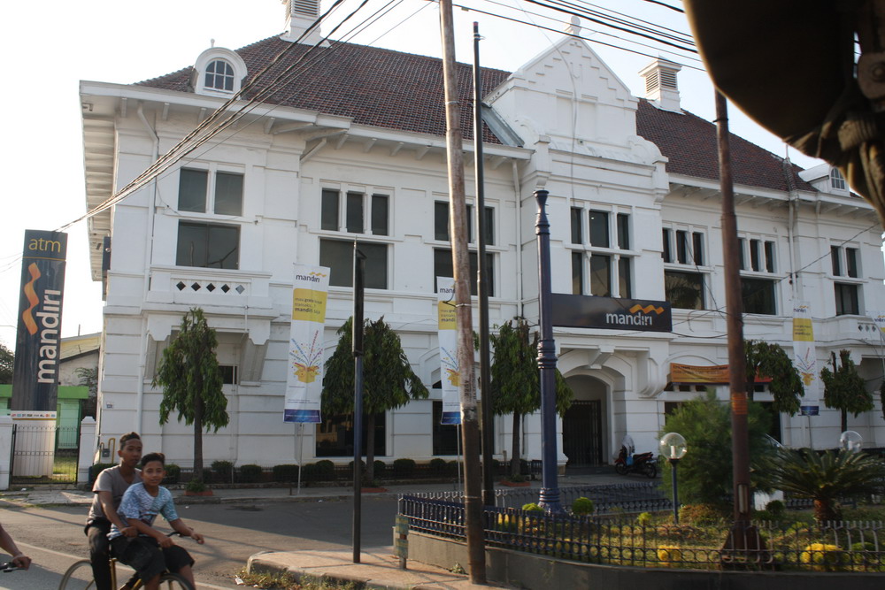 Gedung Bank Mandiri Cirebon.jpg