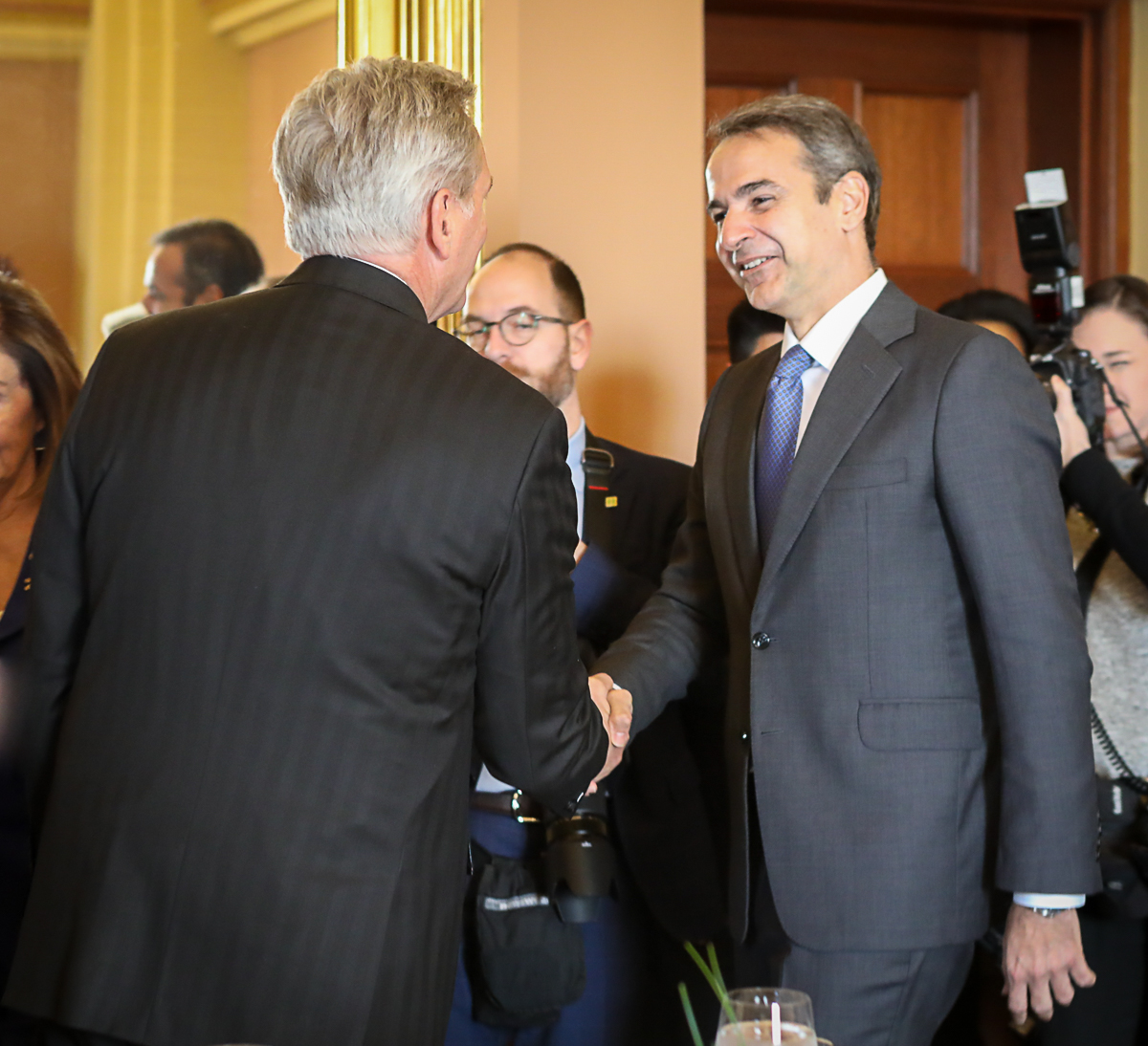 Kevin McCarthy and Kyriakos Mitsotakis - 2020.jpg