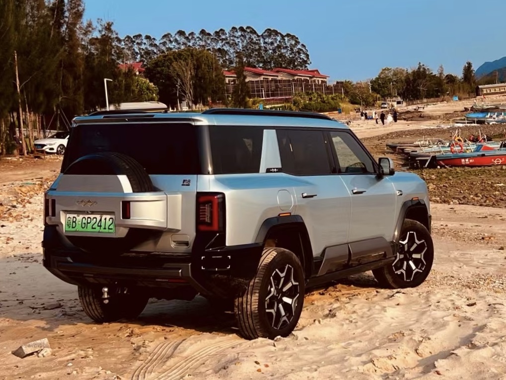 Fangchengbao Bao 8 on the beach 02.jpg