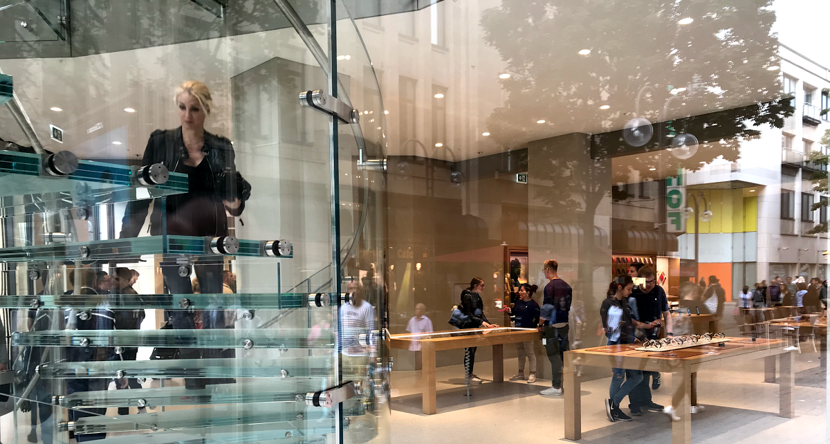 Apple Store Köln.png